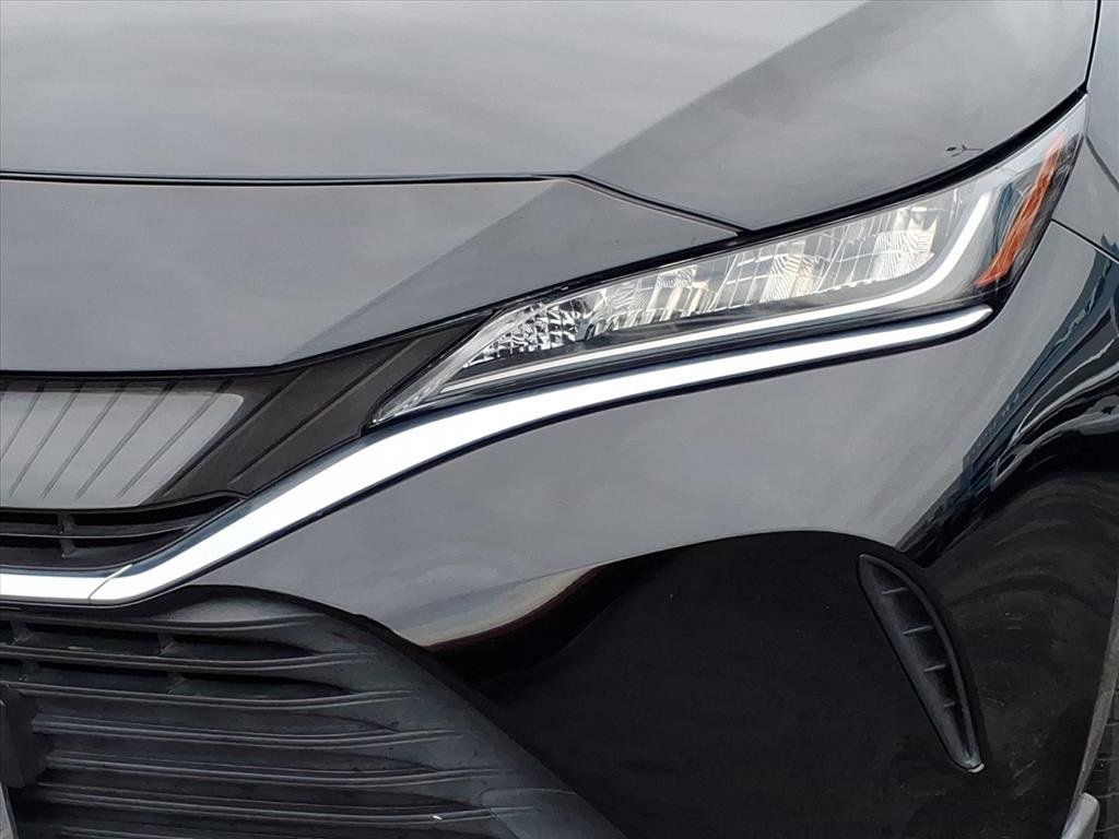 Used 2022 Toyota Venza LE image 8