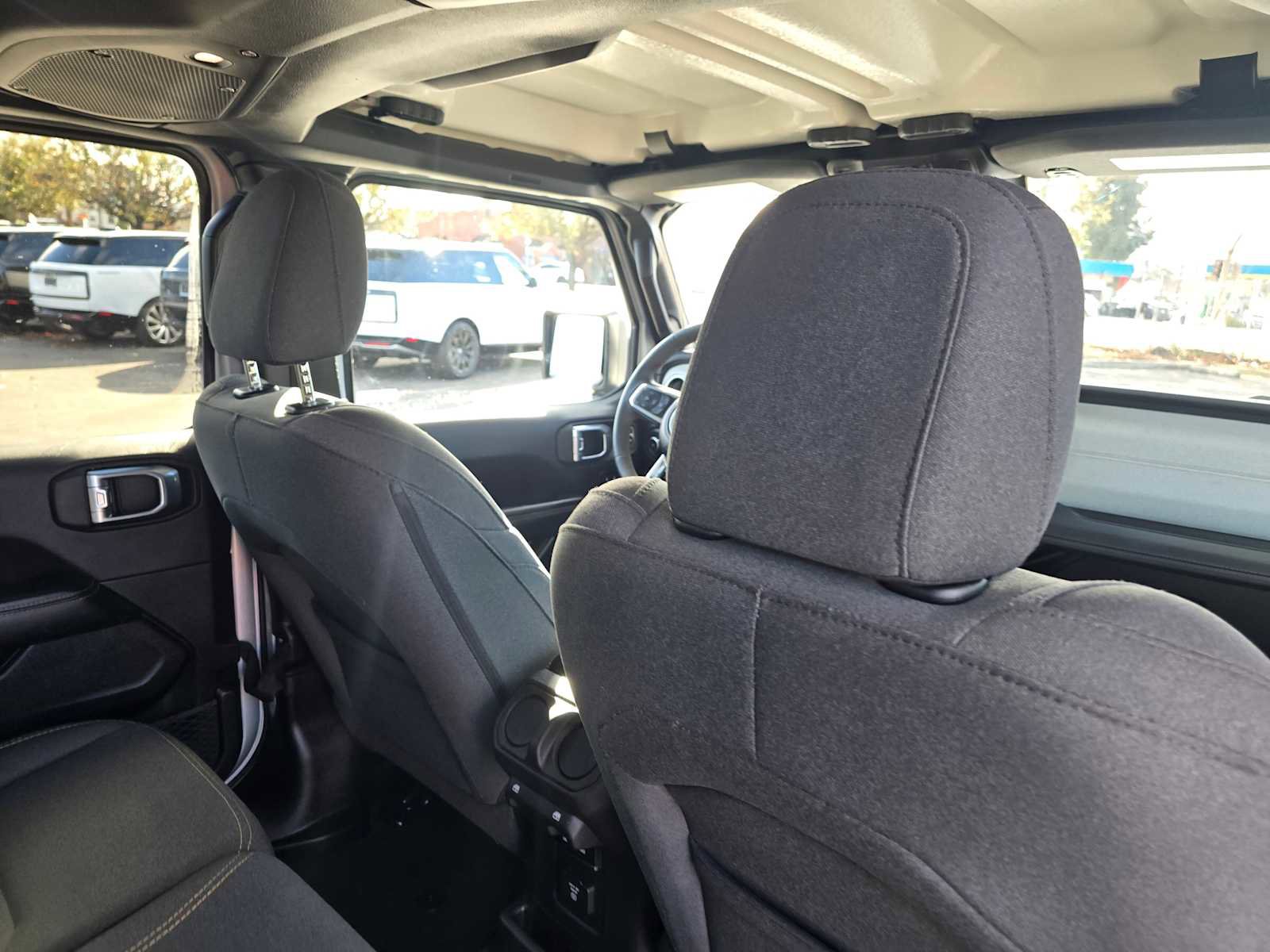 Used 2024 Jeep Wrangler Sahara image 15