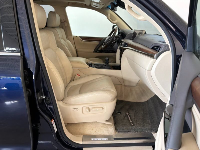 Used 2016 Lexus LX 570 4WD w/ Luxury Package image 23