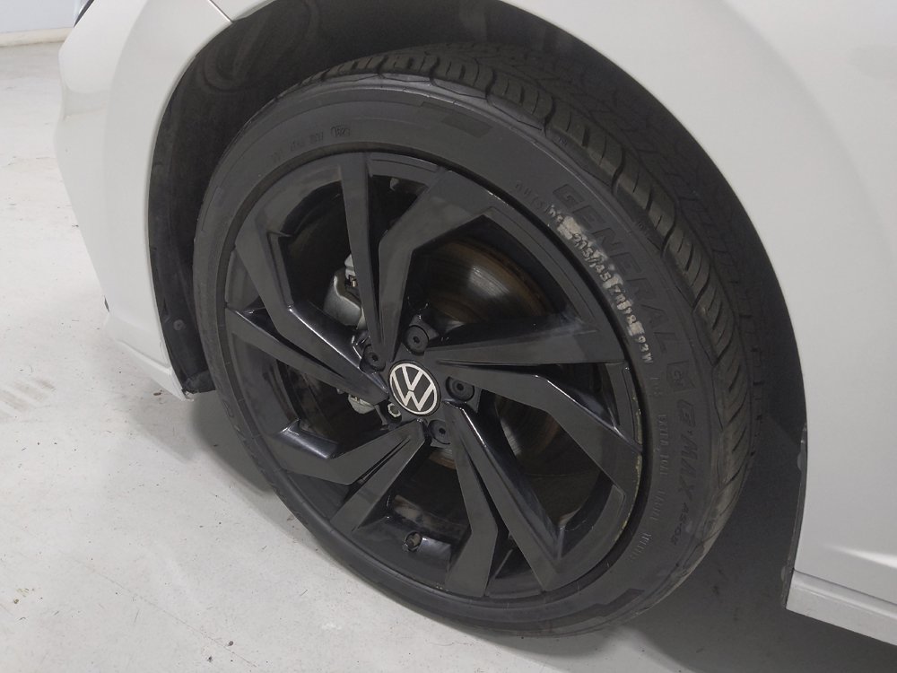 Used 2025 Volkswagen Jetta SE FWD image 31