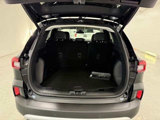 New 2026 Ford Escape Platinum w/ Class II Trailer Tow Package AWD/4WD image 8