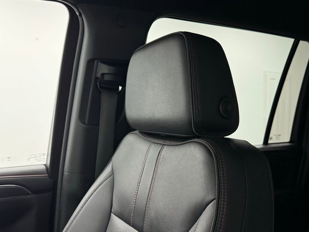 Used 2023 Chevrolet Suburban RST w/ Luxury Package image 47