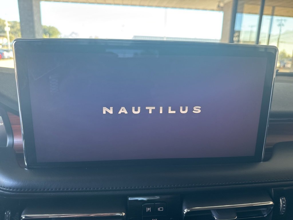 Used 2022 Lincoln Nautilus Reserve image 11