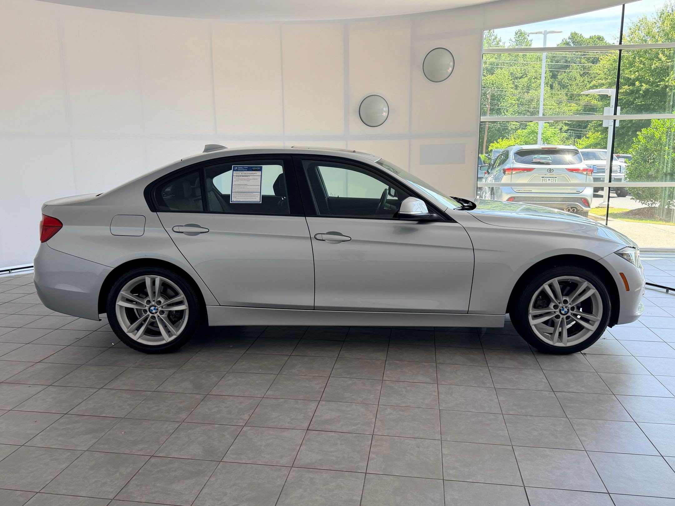 Used 2016 BMW 320i Sedan RWD image 8