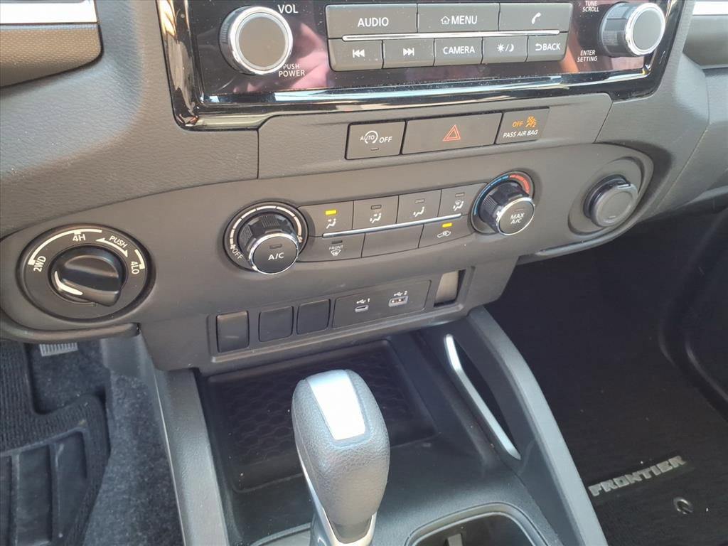 Used 2023 Nissan Frontier SV image 32
