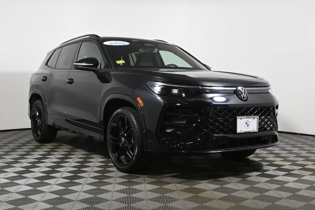 Used 2025 Volkswagen Tiguan SE R-Line AWD/4WD image 9