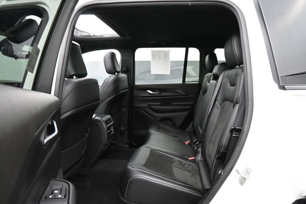 Used 2023 Jeep Grand Cherokee Altitude AWD/4WD image 19