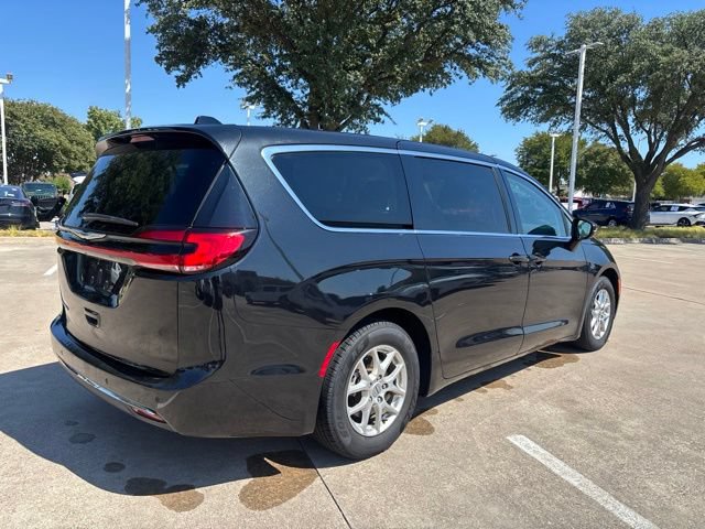 Used 2023 Chrysler Pacifica Touring-L FWD image 5
