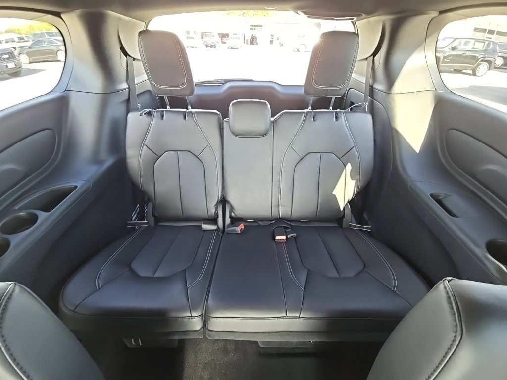 New 2026 Chrysler Pacifica Select image 20