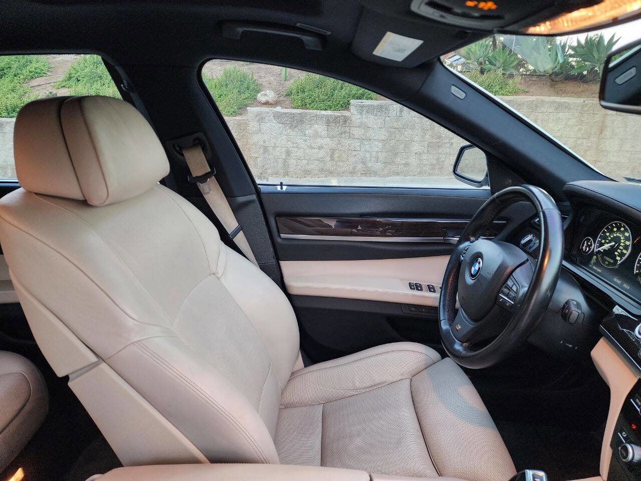 Used 2012 BMW 750Li w/ Driver Assistance Pkg image 27
