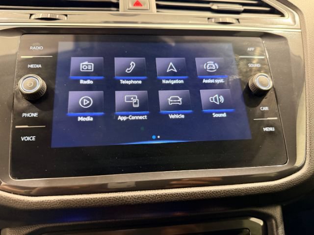 Used 2024 Volkswagen Tiguan SE AWD/4WD image 19