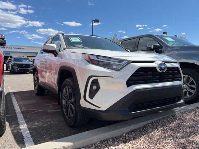 Used 2022 Toyota RAV4 XLE Premium AWD/4WD image 4