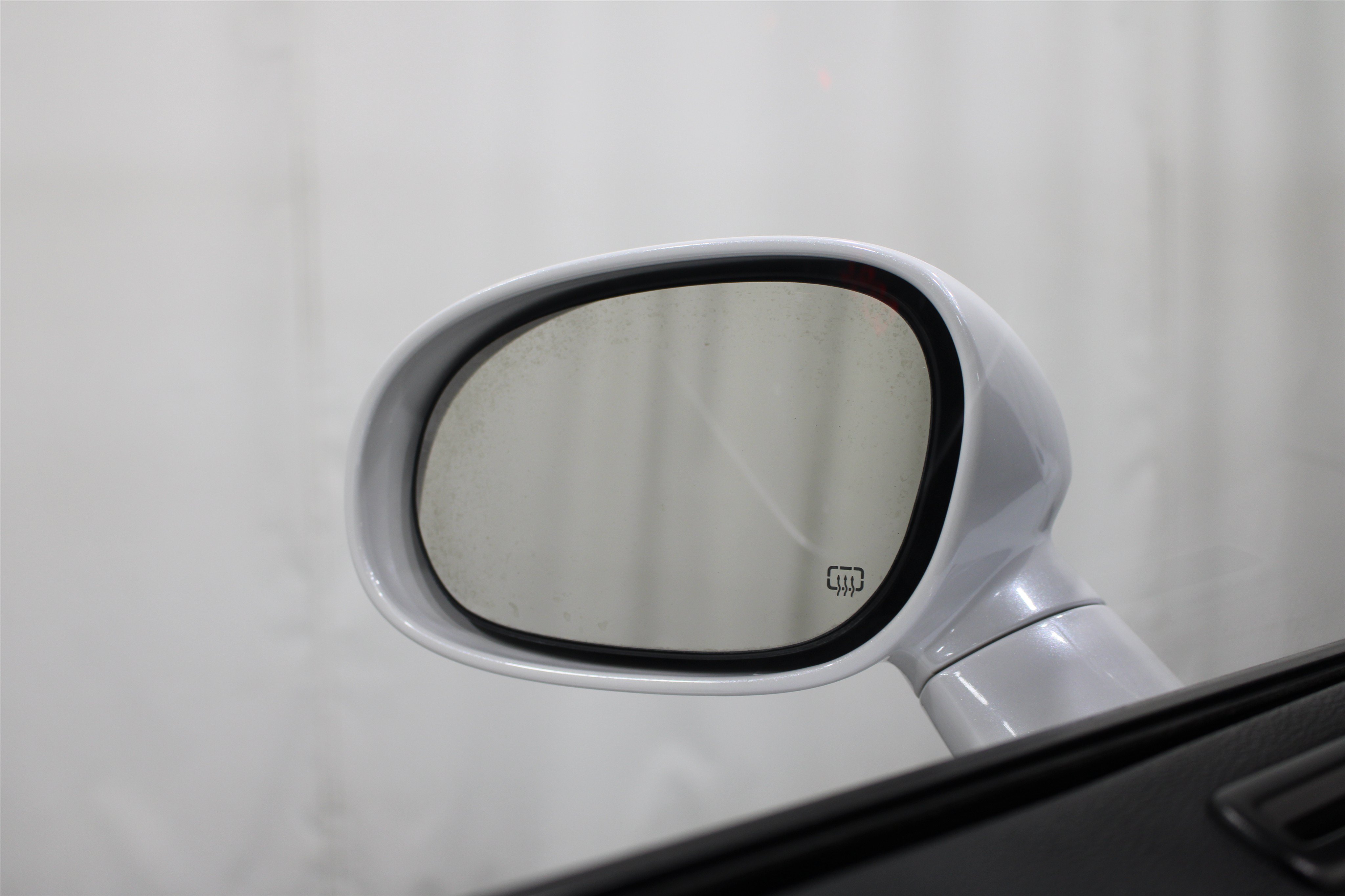 Used 2015 Dodge Challenger R/T Plus RWD image 9