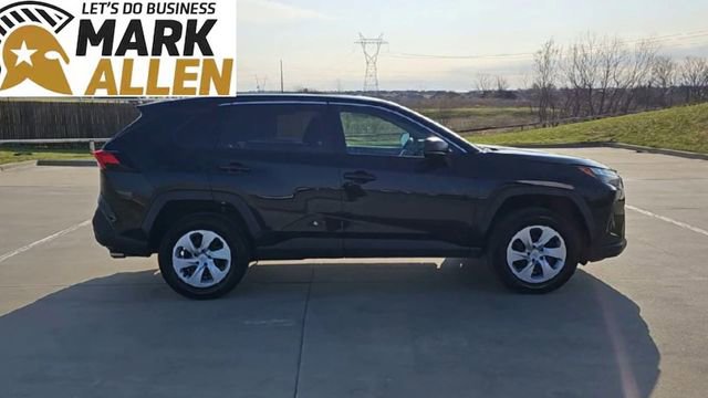Used 2025 Toyota RAV4 LE AWD/4WD image 9