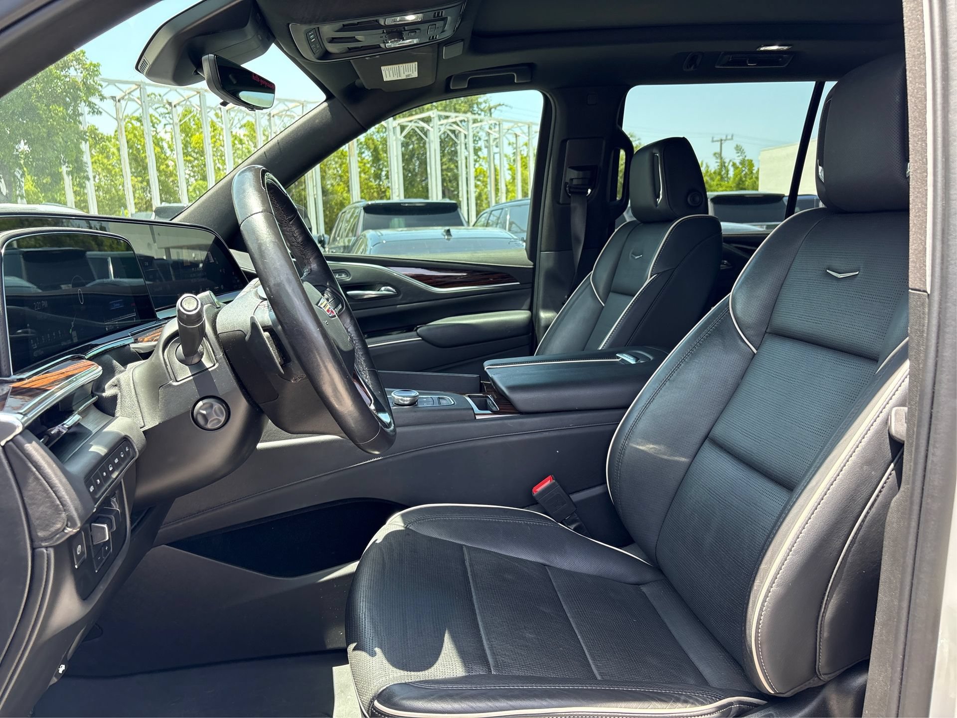 Certified 2022 Cadillac Escalade Premium Luxury w/ Performance Package AWD/4WD image 11