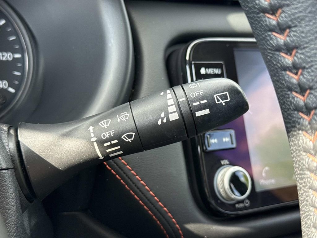 Used 2023 Nissan Kicks SR w/ SR Premium Package FWD image 12