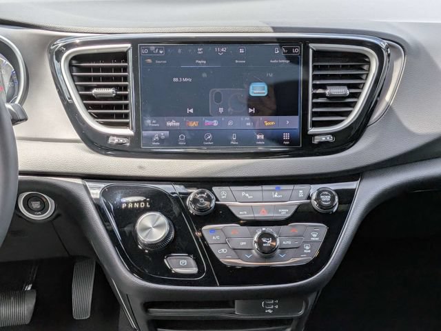 Used 2026 Chrysler Pacifica Select FWD image 19