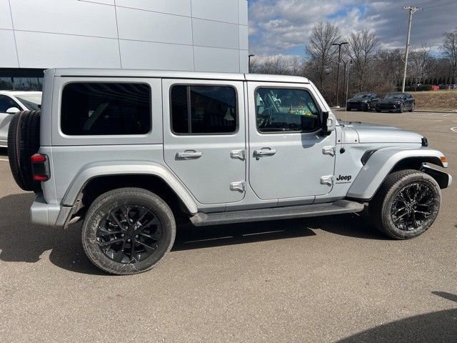 Used 2023 Jeep Wrangler Unlimited Sahara AWD/4WD image 2