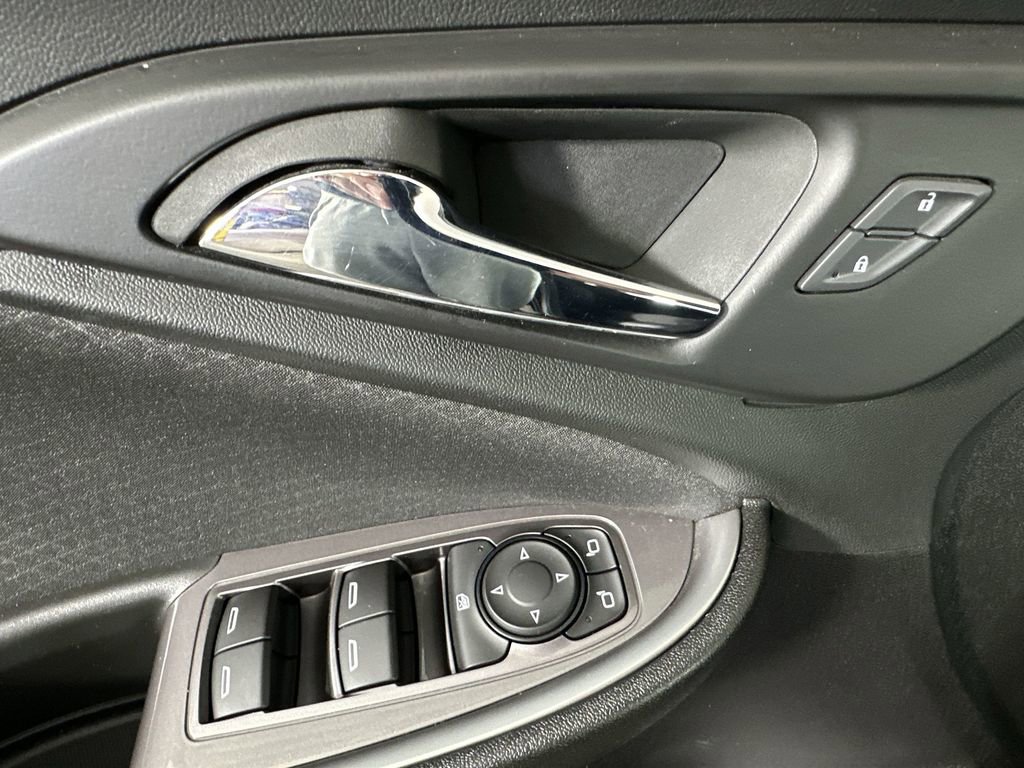 Used 2022 Chevrolet Malibu RS image 24