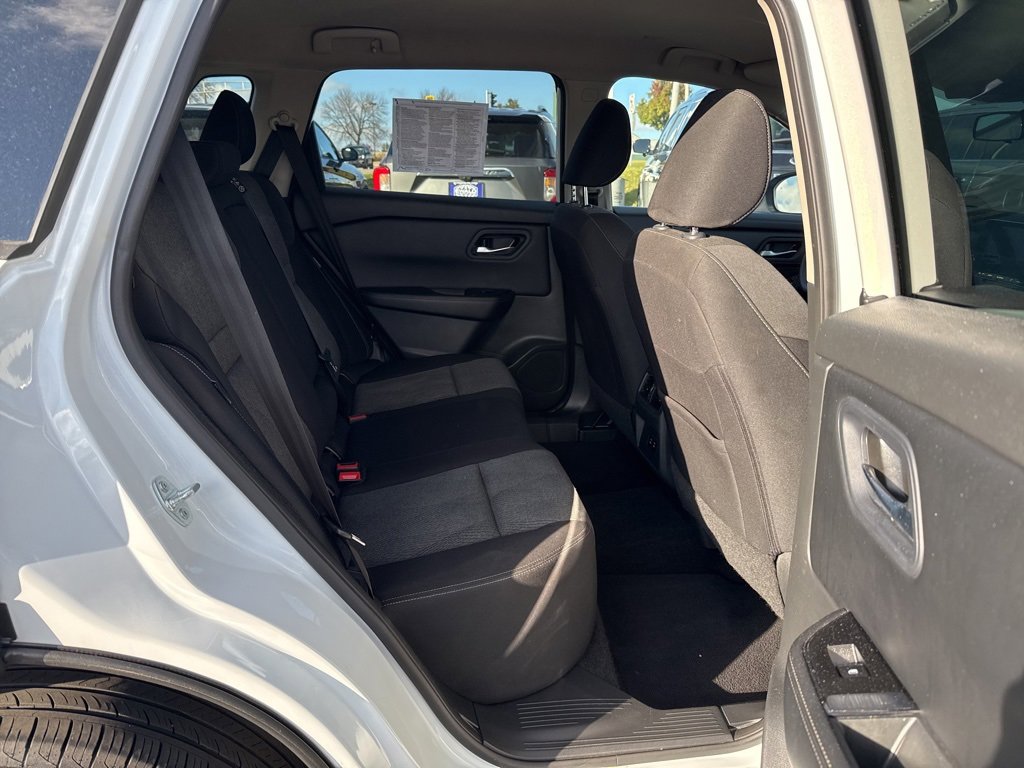Used 2024 Nissan Rogue SV image 7