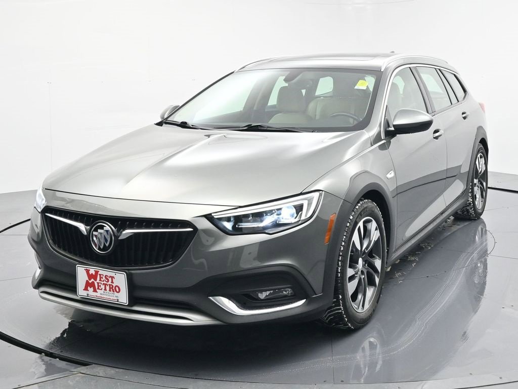 Used 2019 Buick Regal Essence w/ Driver Confidence Package I image 2