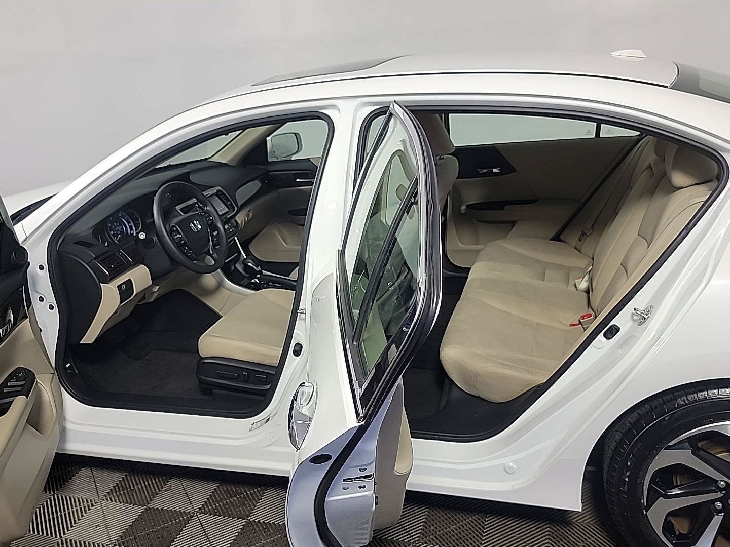 Certified 2017 Honda Accord EX image 15