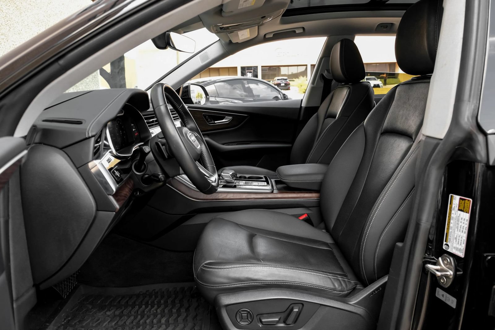 Used 2020 Audi Q8 Prestige w/ Prestige Package AWD/4WD image 3