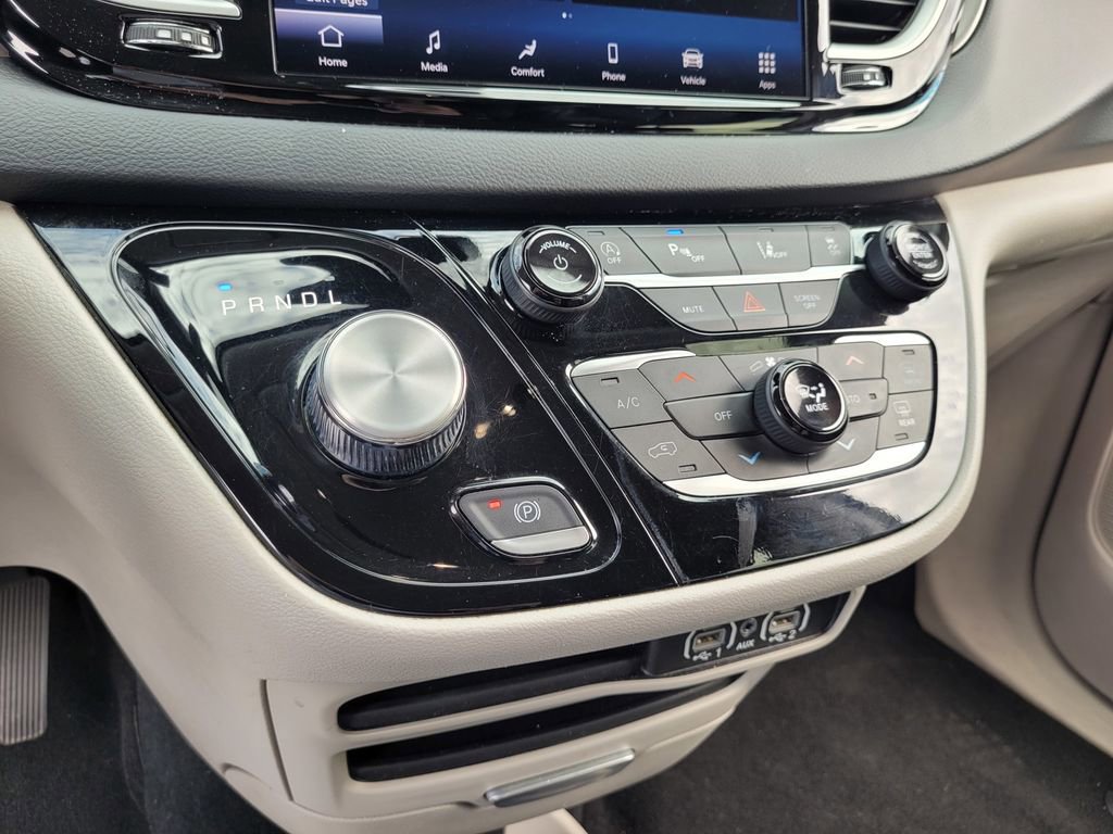 Used 2023 Chrysler Pacifica Touring-L image 20