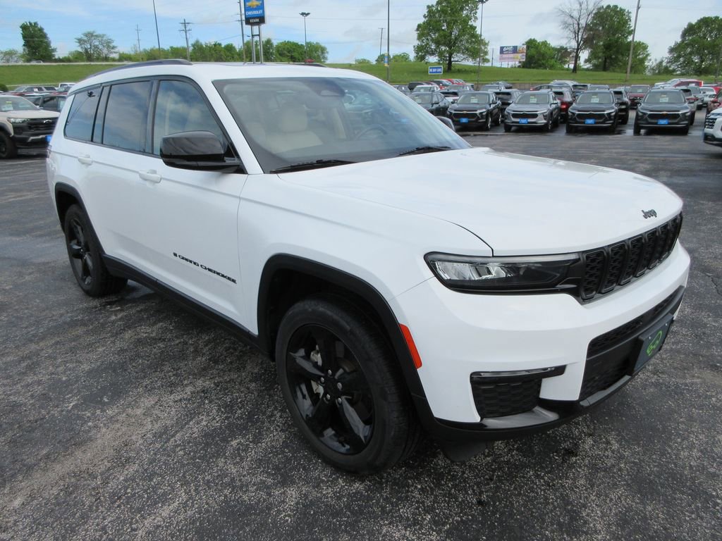 Used 2022 Jeep Grand Cherokee L Limited w/ Black Appearance Package AWD/4WD image 7