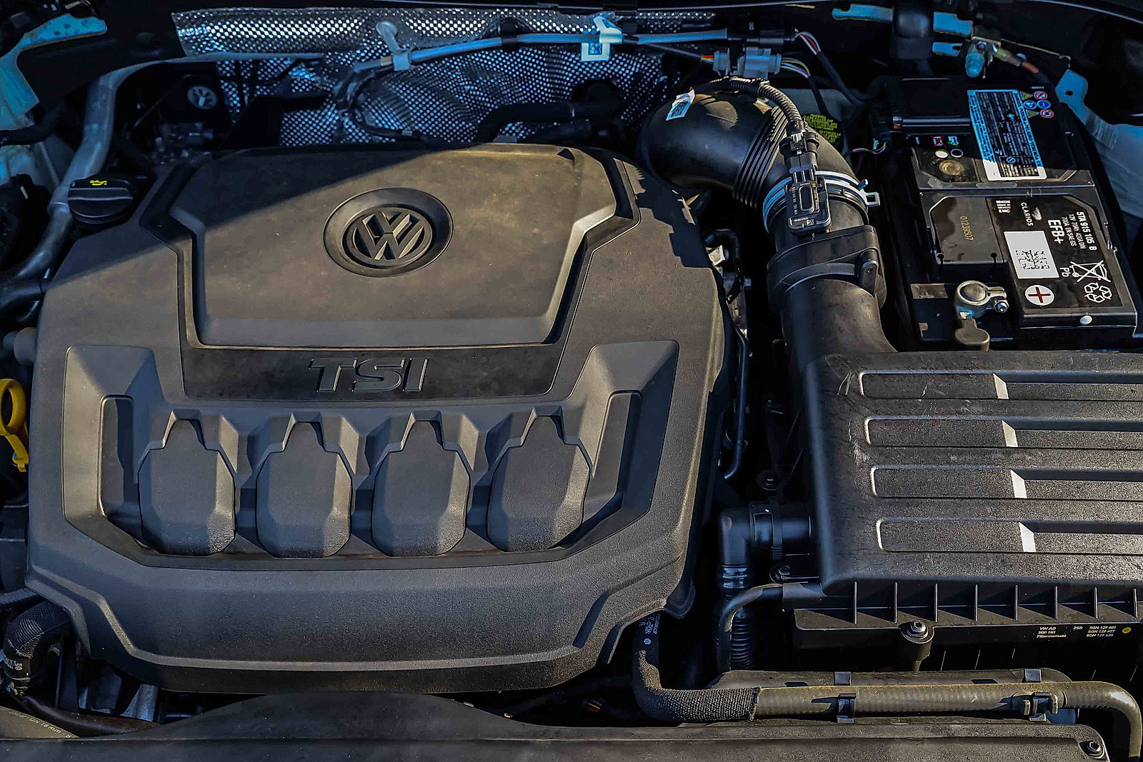 Used 2022 Volkswagen Tiguan SE R-Line image 29