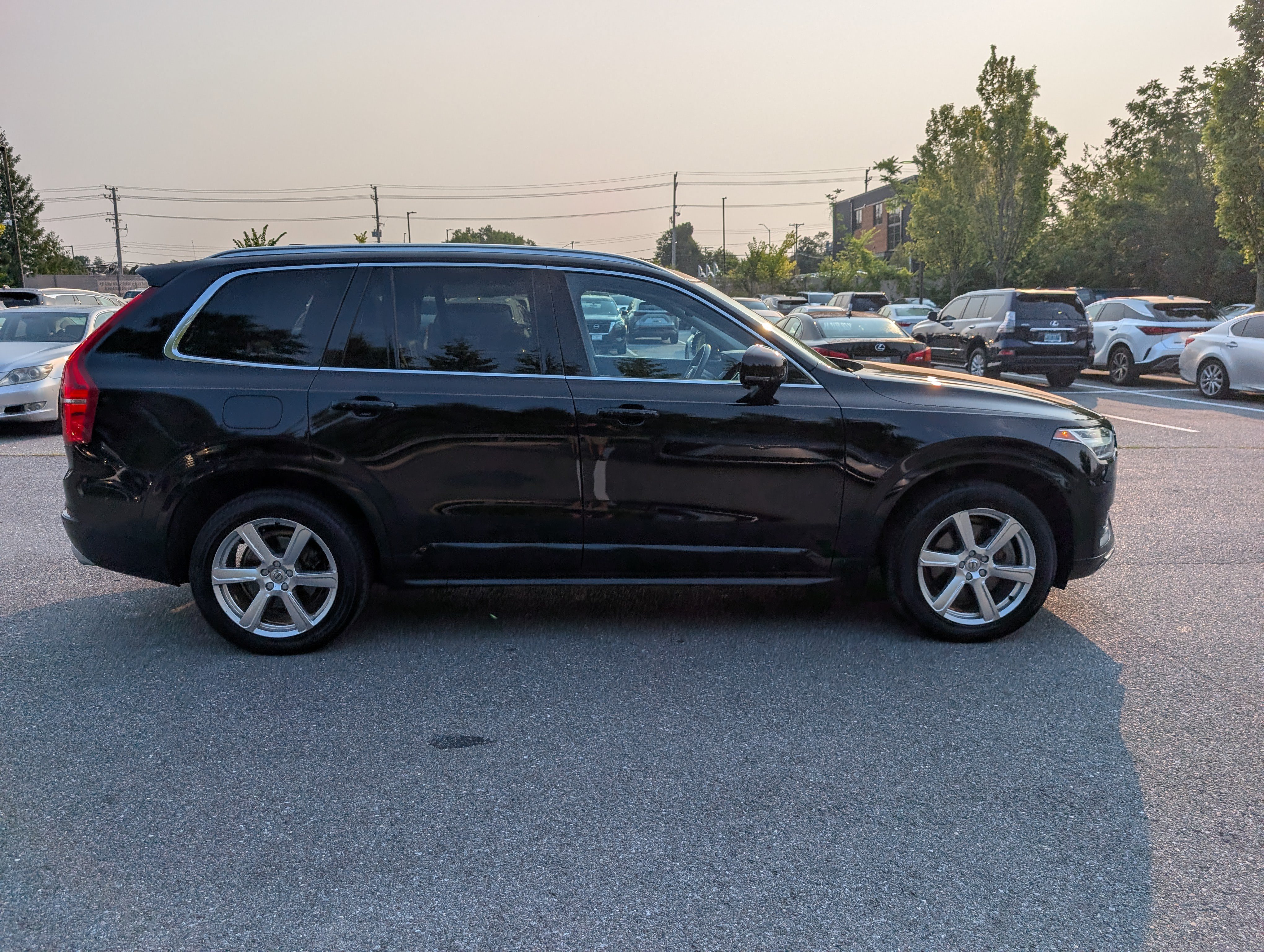 Used 2020 Volvo XC90 T6 Momentum AWD/4WD image 2