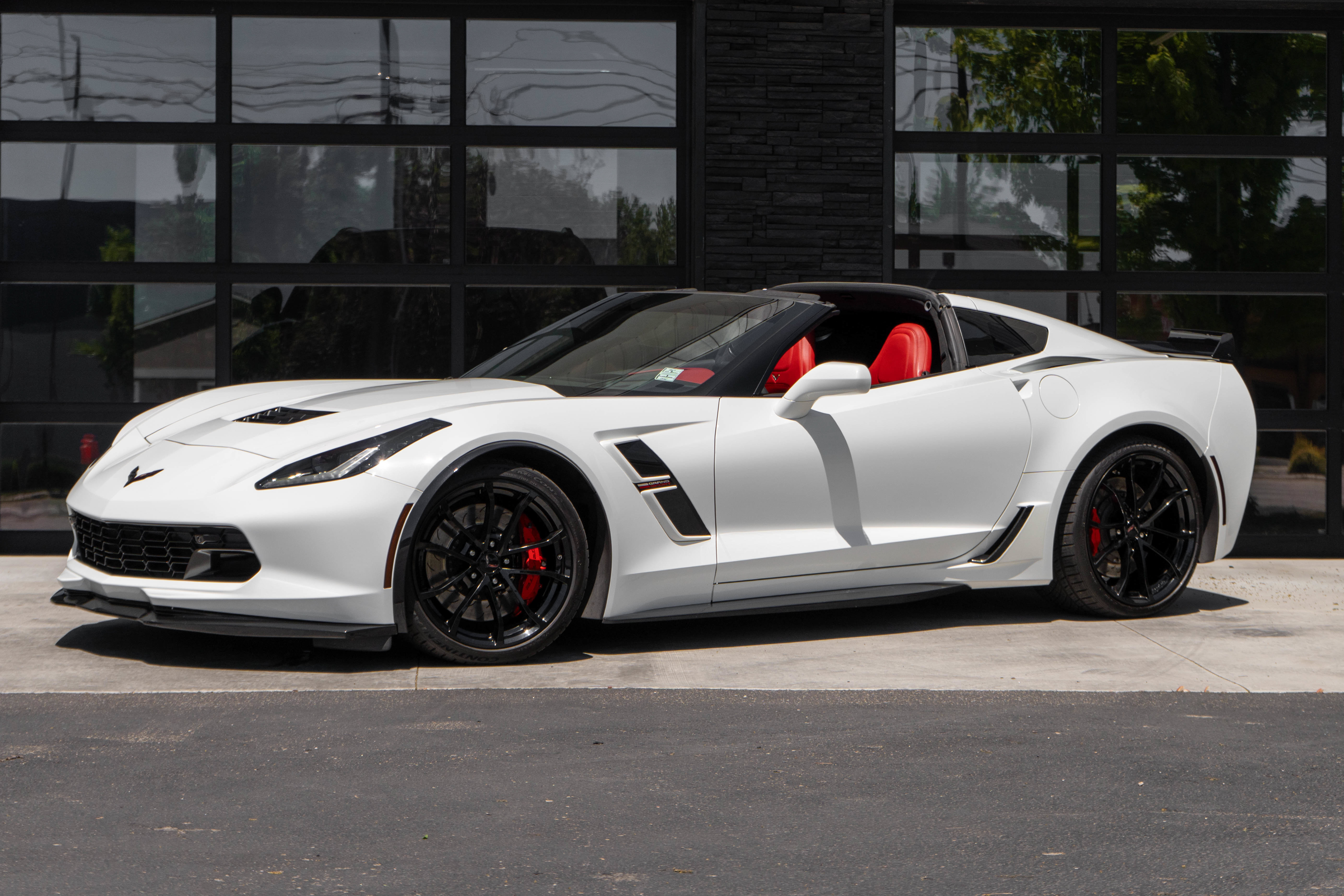 Used 2019 Chevrolet Corvette Grand Sport RWD image 3