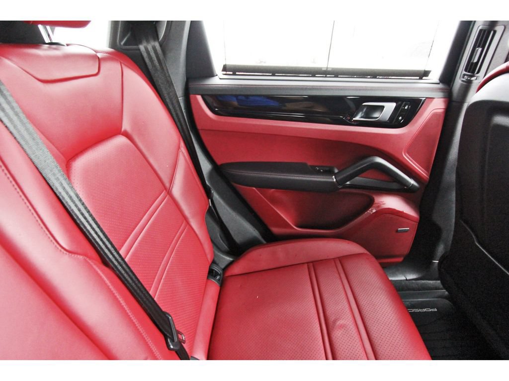 Used 2021 Porsche Cayenne AWD/4WD image 11