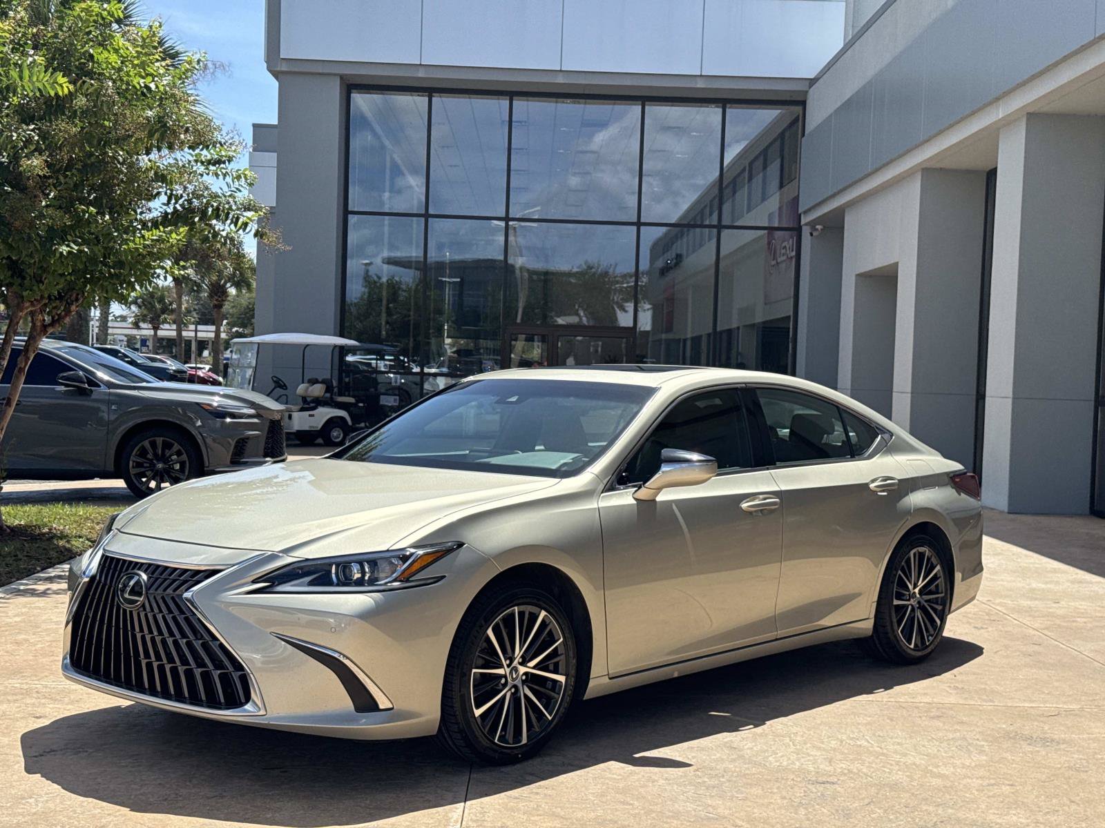 Used 2023 Lexus ES 350 w/ Premium Package FWD image 7