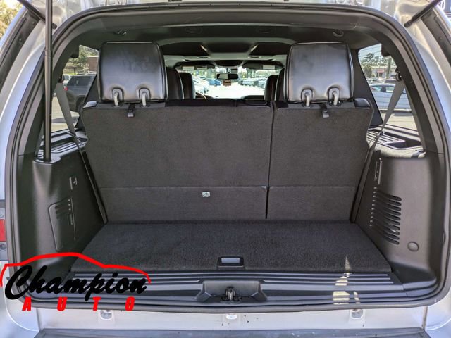 Used 2017 Lincoln Navigator Select image 16