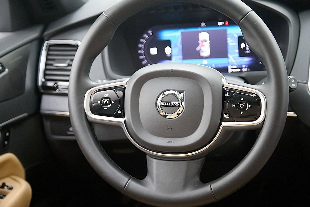 Certified 2024 Volvo XC90 T8 Ultimate w/ Protection Package image 30