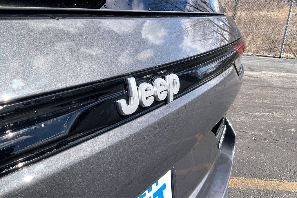 Used 2024 Jeep Grand Cherokee Limited image 27