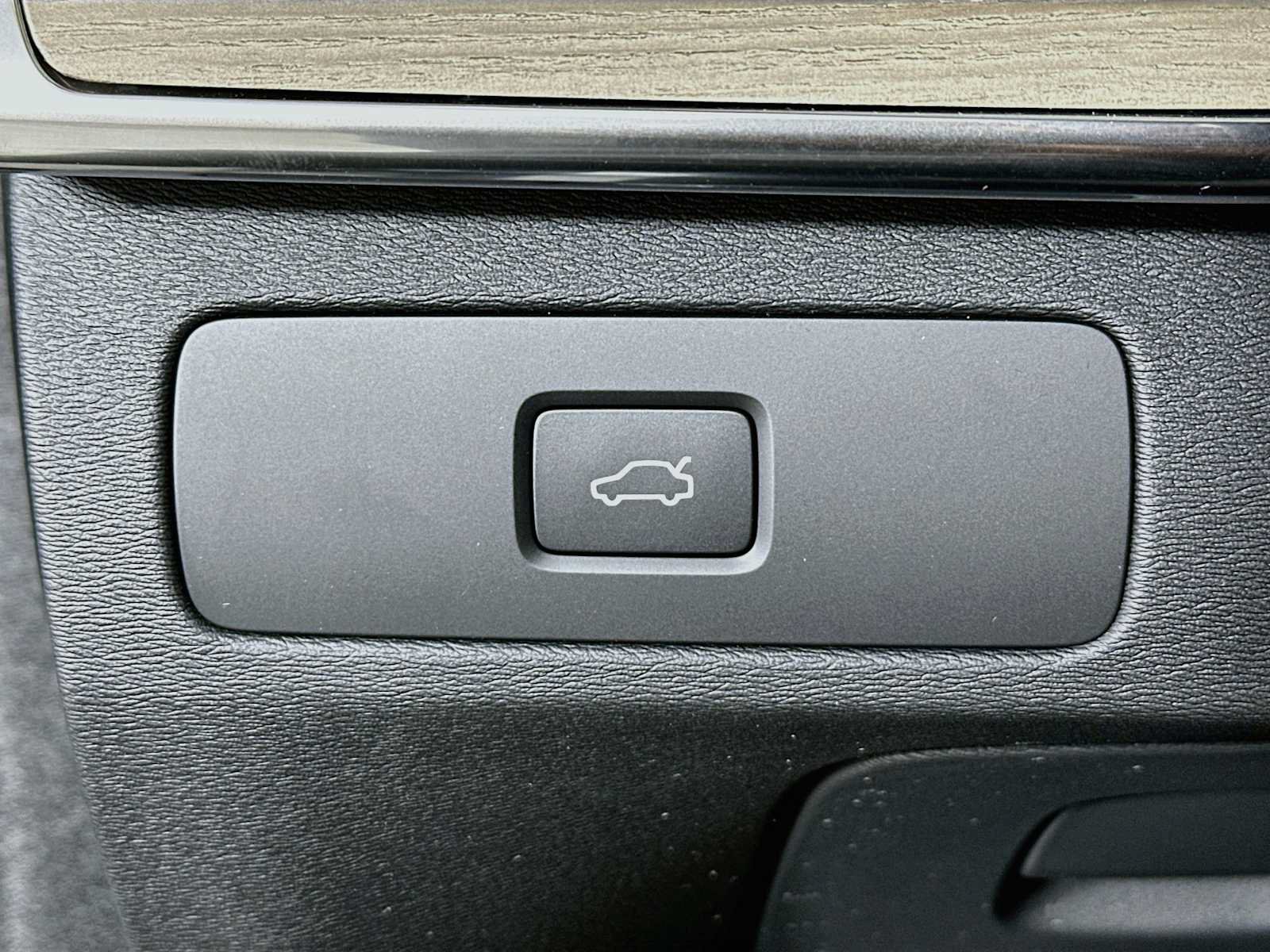 New 2027 Volvo XC90 B6 Plus AWD/4WD image 10