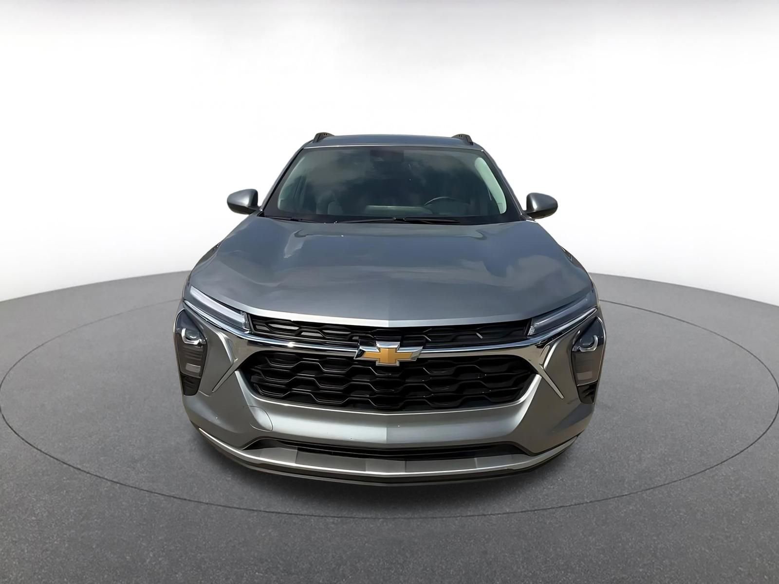 Used 2025 Chevrolet Trax LT w/ LT Convenience Package FWD image 4