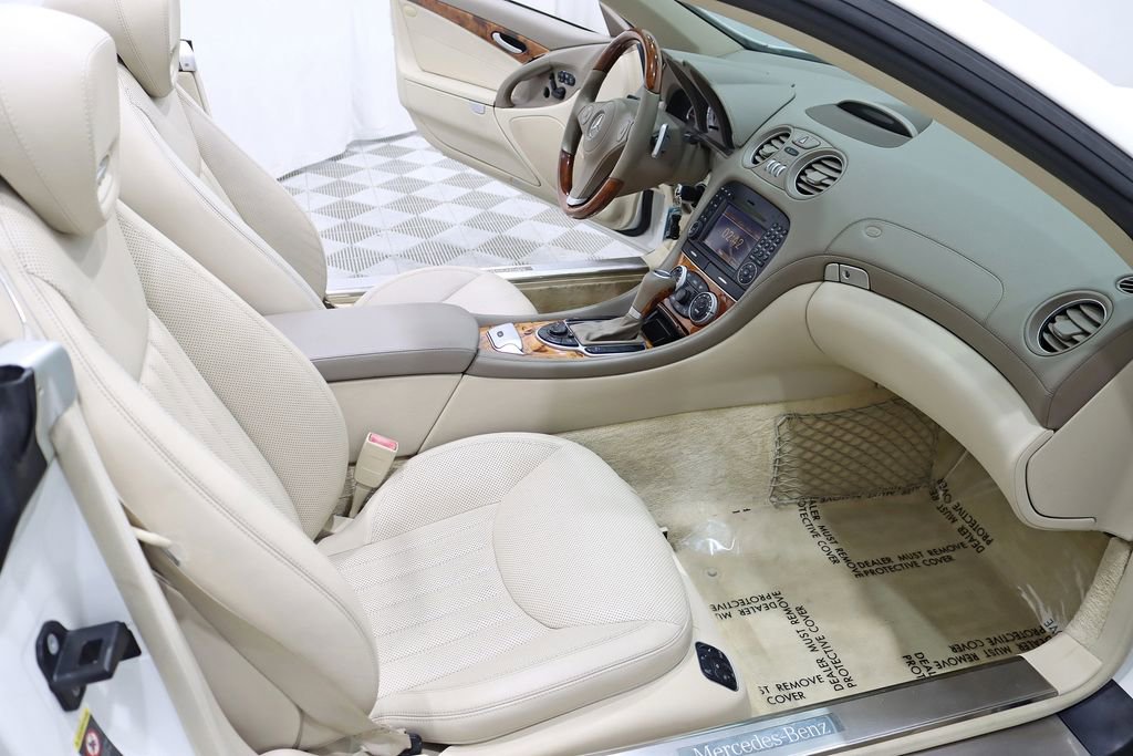 Used 2011 Mercedes-Benz SL 550 image 25