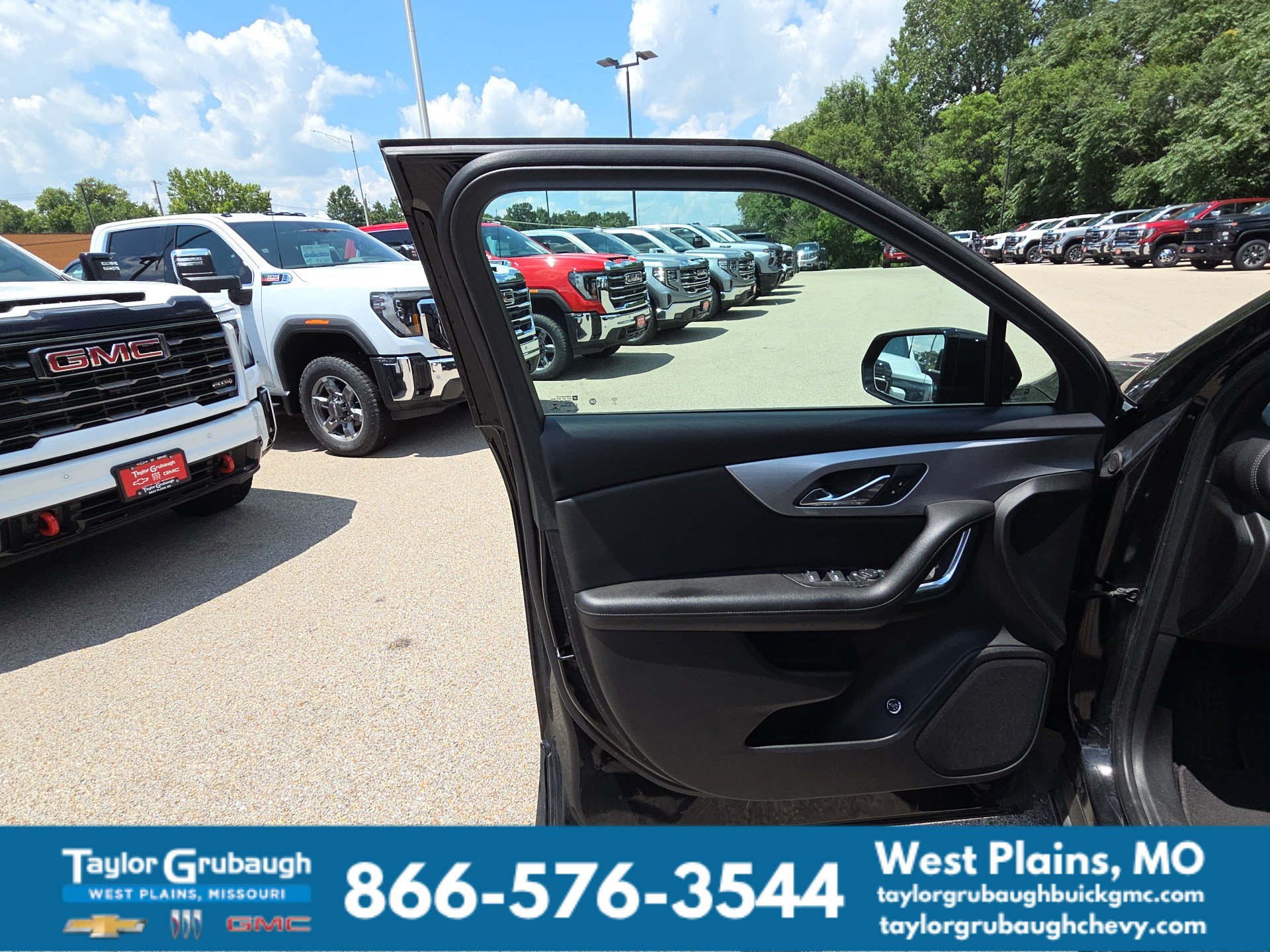 Used 2021 Chevrolet Blazer LT w/ Redline Edition AWD/4WD image 12