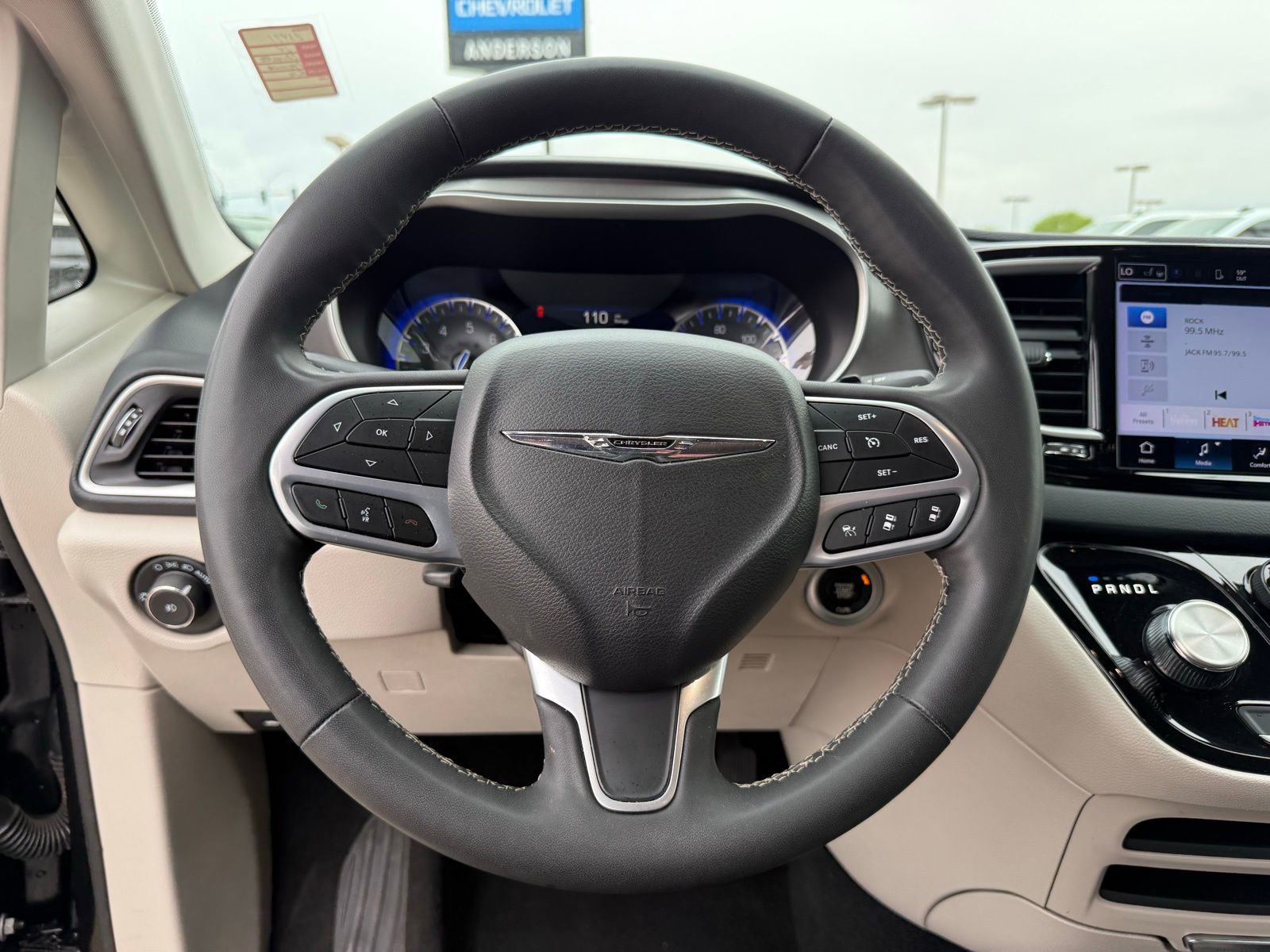 Used 2023 Chrysler Pacifica Touring-L image 17