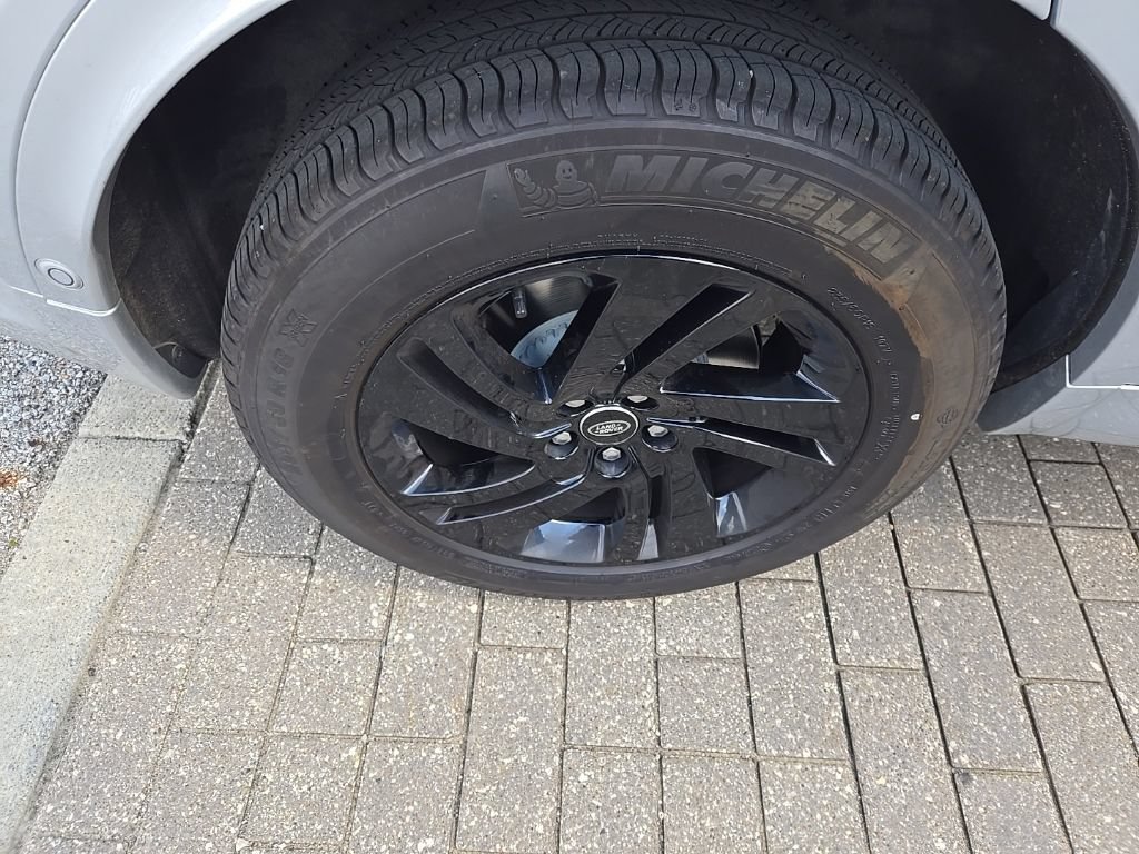 Used 2025 Land Rover Discovery Sport S AWD/4WD image 12