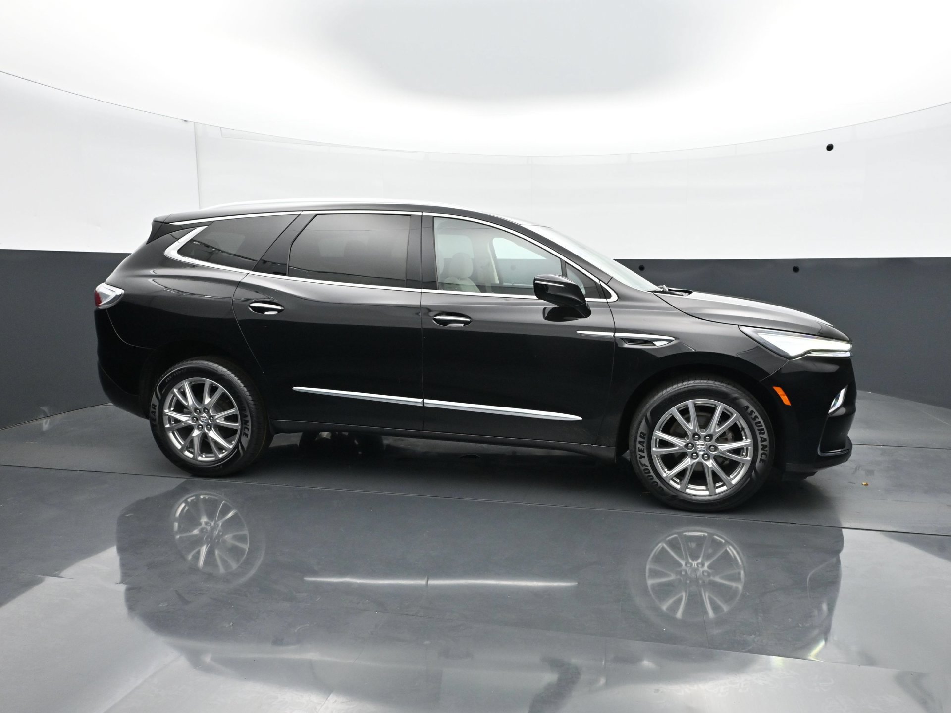 Used 2024 Buick Enclave Essence w/ Experience Buick Package AWD/4WD image 8