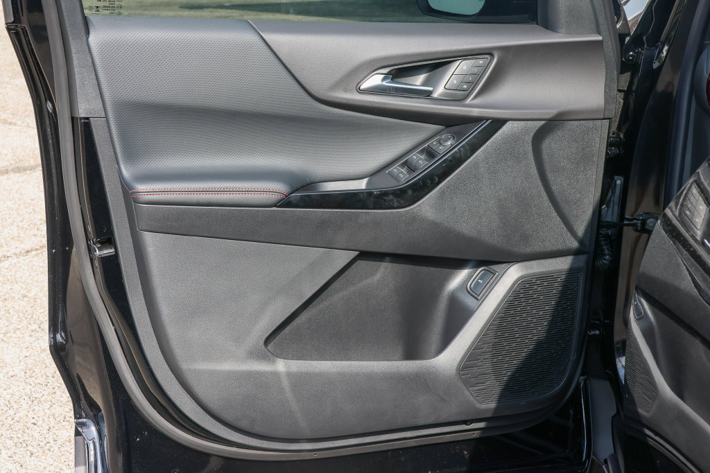 New 2027 Chevrolet Equinox RS w/ Convenience Package III FWD image 10
