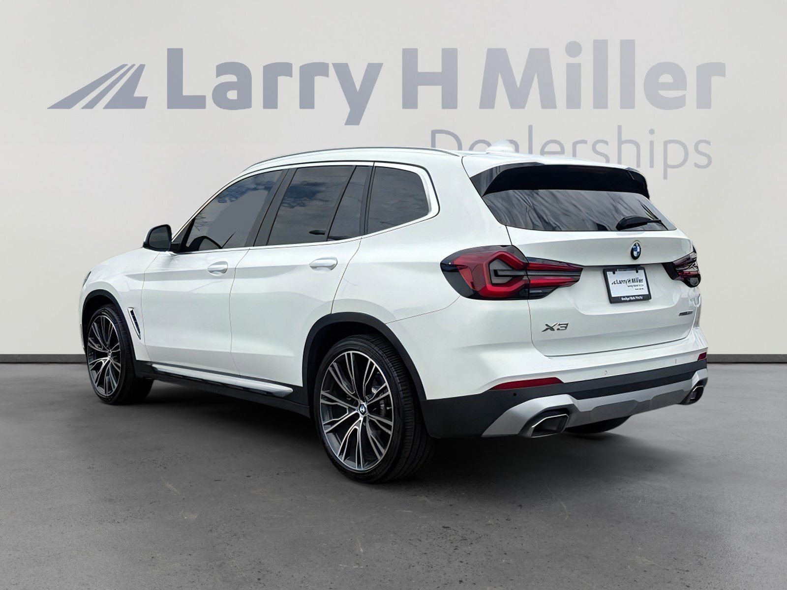 Used 2022 BMW X3 sDrive30i w/ Premium Package 2 (ZPA) RWD image 4