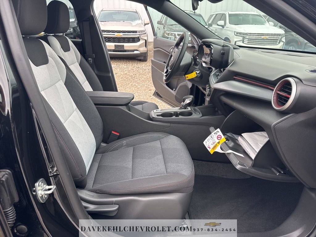 Used 2025 Chevrolet Trax RS w/ Driver Confidence Package image 36