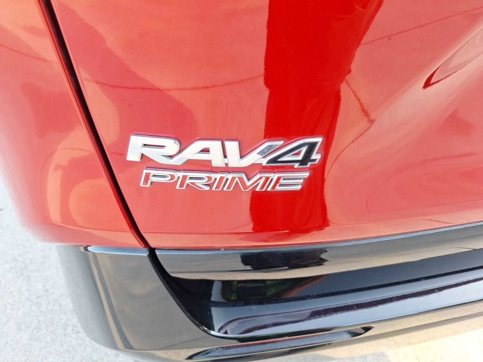 Used 2024 Toyota RAV4 SE w/ Weather & Moonroof Package AWD/4WD image 12