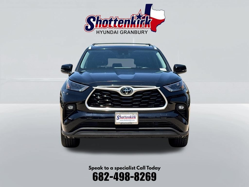 Used 2022 Toyota Highlander XLE FWD video 2