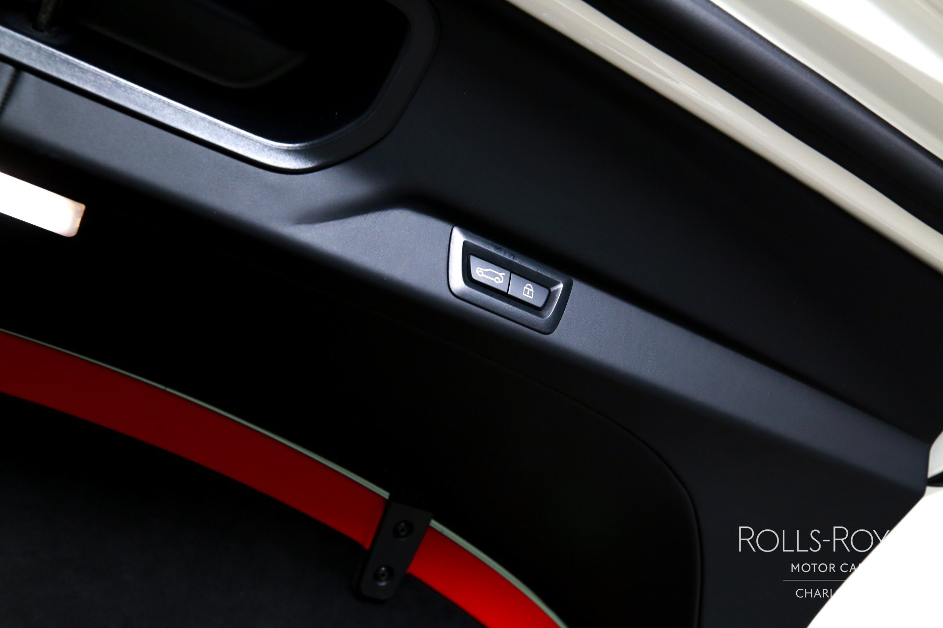 Used 2025 Rolls-Royce Cullinan Black Badge AWD/4WD image 25